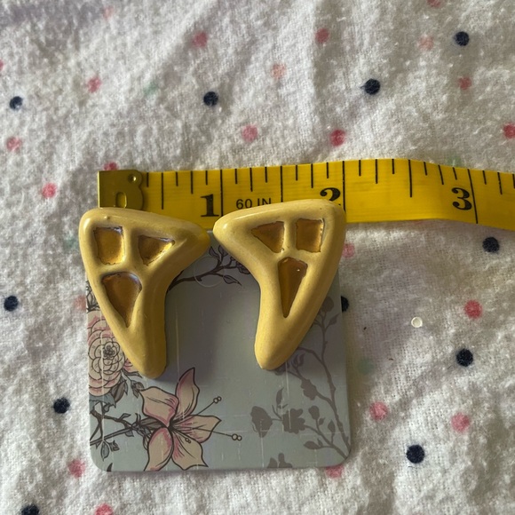 vintage clip on earrings - Picture 5 of 7